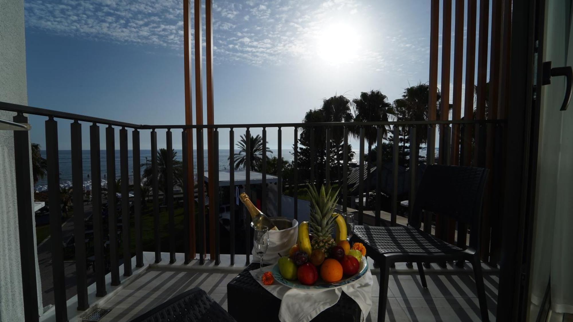 The Raga Side Ultra All Inclusive (Adults Only) Exterior foto